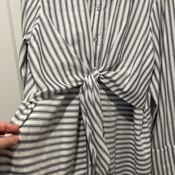 Mossimo button down top - Picture 2 of 7